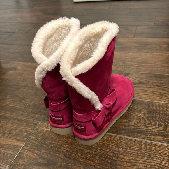 KOOLABURRA By UGG Short BYR PINK ARLEN SHORT Bow Faux Fur-lined Lightweight - Picture 1 of 4